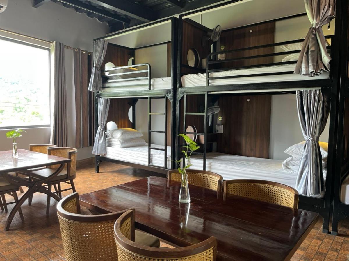 Rocks Ha Giang Hostel & Tour エクステリア 写真