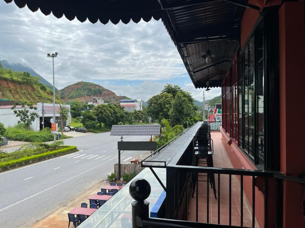 Rocks Ha Giang Hostel & Tour エクステリア 写真