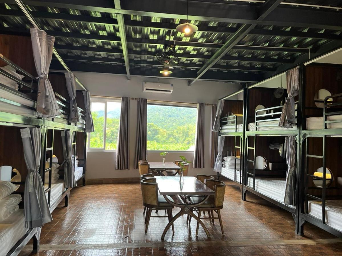 Rocks Ha Giang Hostel & Tour エクステリア 写真