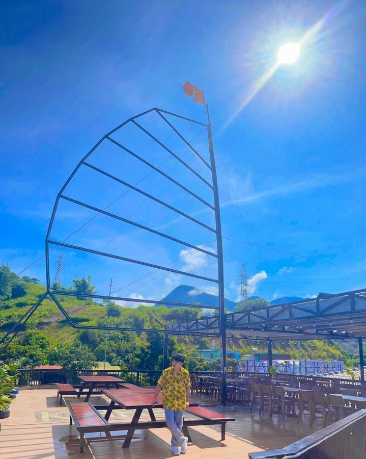 Rocks Ha Giang Hostel & Tour エクステリア 写真