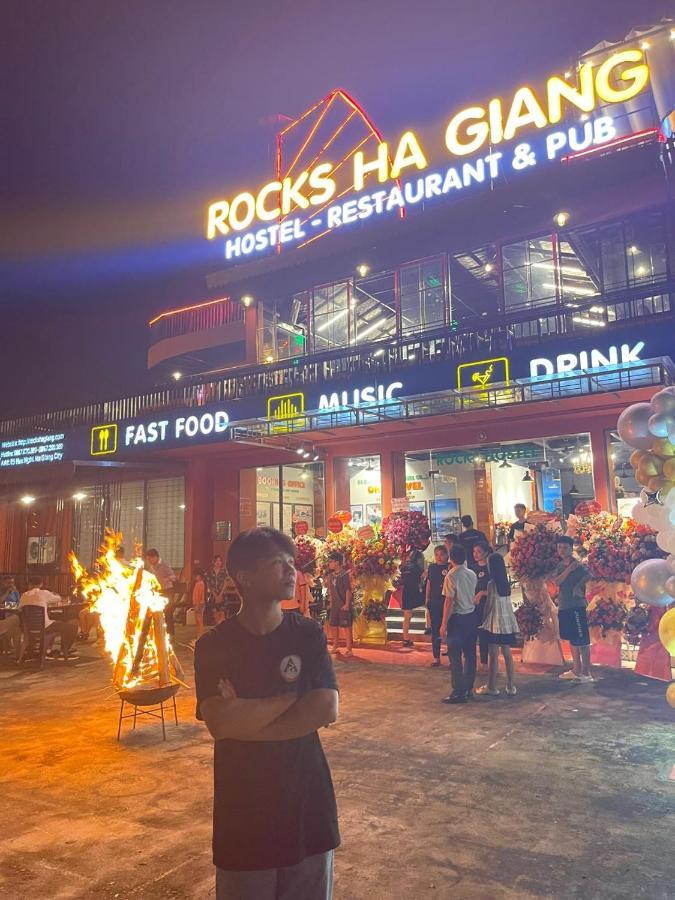 Rocks Ha Giang Hostel & Tour エクステリア 写真
