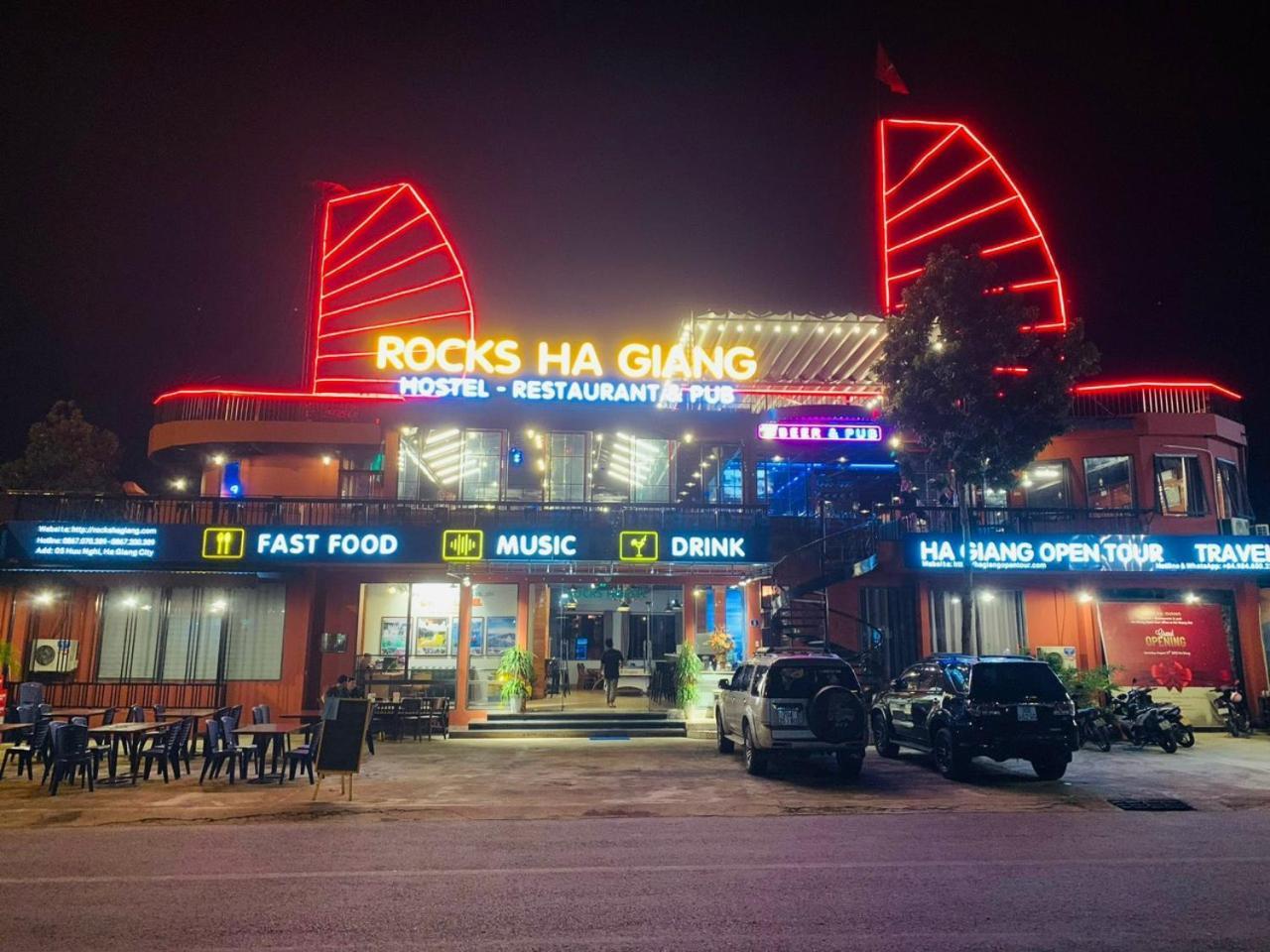 Rocks Ha Giang Hostel & Tour エクステリア 写真