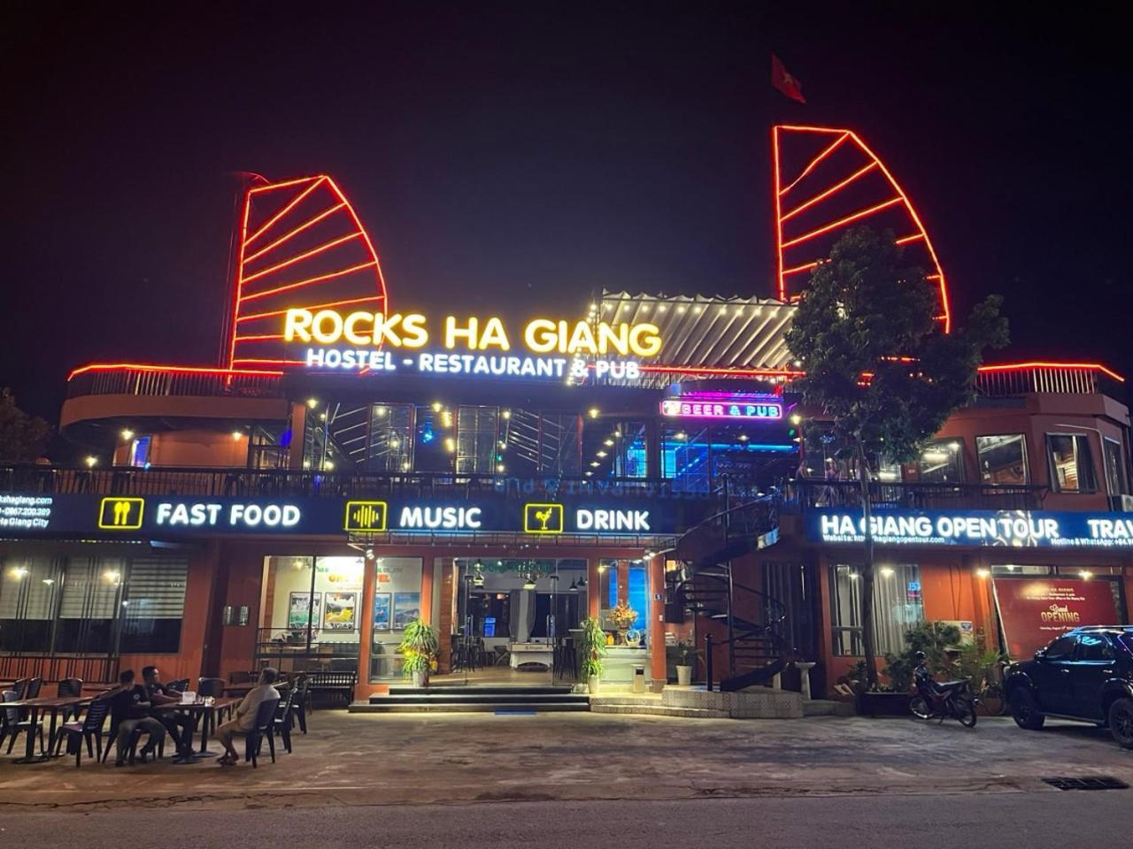 Rocks Ha Giang Hostel & Tour エクステリア 写真