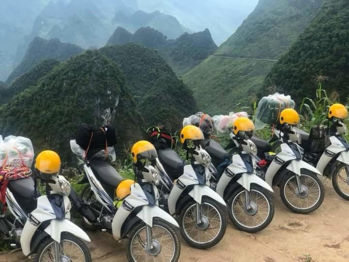 Rocks Ha Giang Hostel & Tour エクステリア 写真