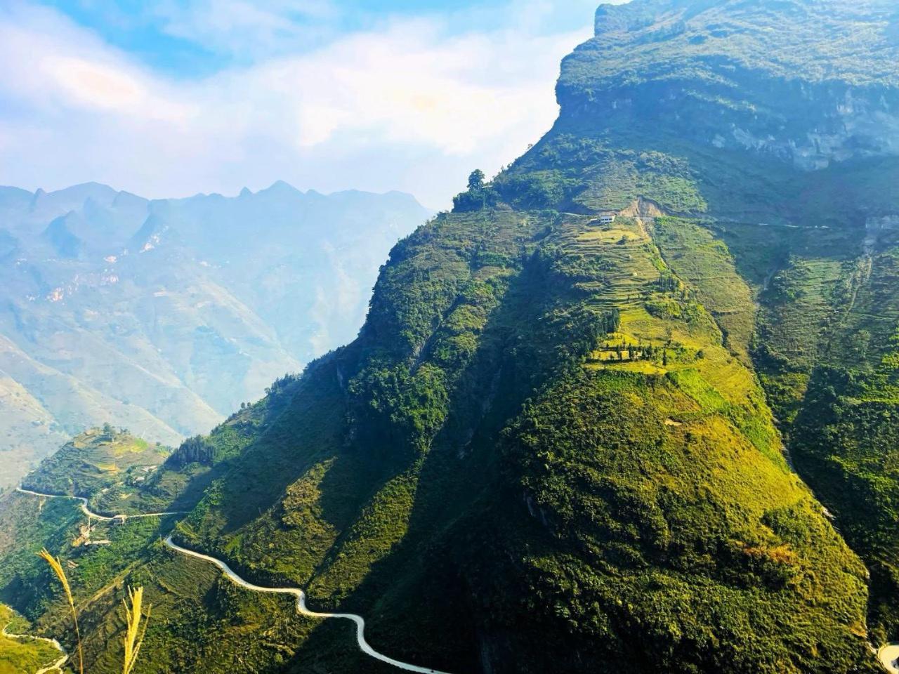 Rocks Ha Giang Hostel & Tour エクステリア 写真