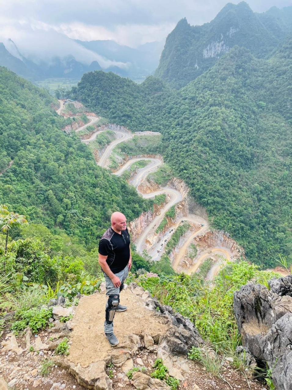 Rocks Ha Giang Hostel & Tour エクステリア 写真