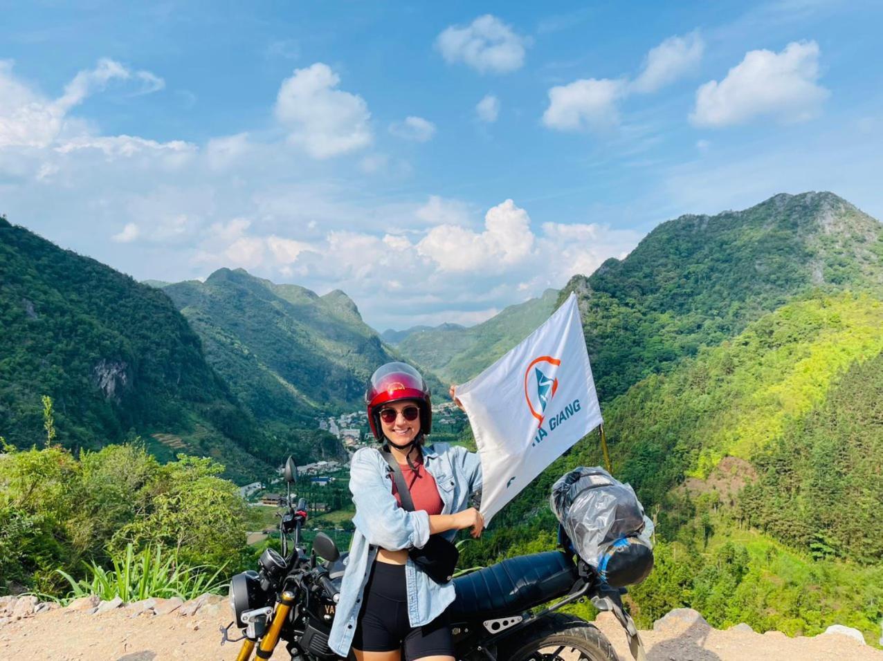 Rocks Ha Giang Hostel & Tour エクステリア 写真